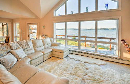 Luxurious Oceanfront Flanders Bay Home with Kayaks! - Foto 1
