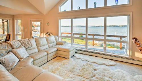 Luxurious Oceanfront Flanders Bay Home with Kayaks! - Foto 1