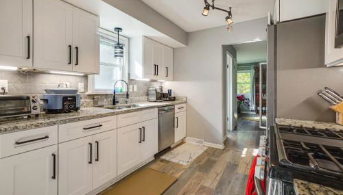 Peaceful Retreat with Yard 2 Mi to Pewaukee Lake! - Foto 2