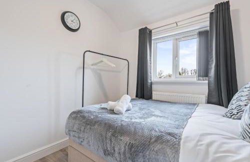 Centrally Located 4BR House By Hyped Properties Short Term Rental Agency With Free Parking Wolverhampton - Foto 7