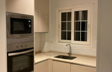 Modern, lovely, poolside 2 bedroom apartment - Foto 7