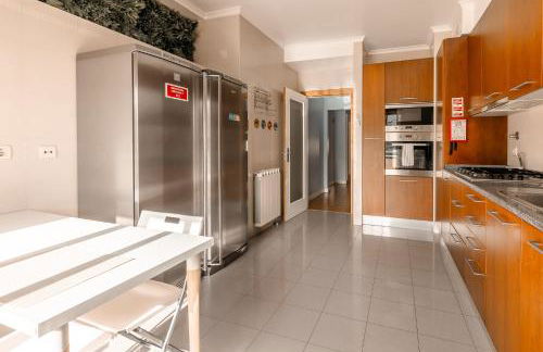 Lux Apt in Priv Condo with Pool, near Beach, Parking & Easy Access to Lisbon - Foto 79