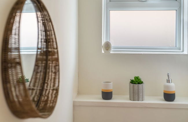 Pierocks Carver Entire House, Free Parking and Wi-fi in High Wycombe - Photo 19