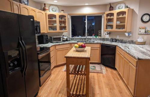 Five Bedroom Colonial Style Home - Foto 5