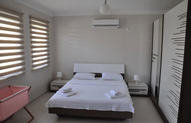 Beautiful 4-bed Villa Private Pools - Photo 6
