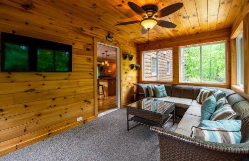 Massive Log Chalet with Hot Tub - Foto 73