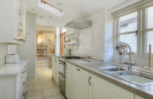 Charm Cottage - Photo 9