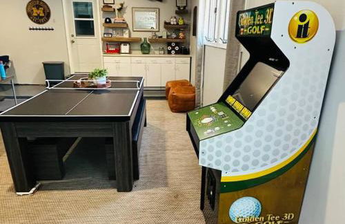 Lakefront Luxury with Private Beach, Sleeps 14 - Foto 5