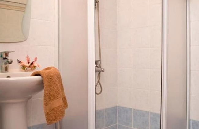 2 bed Apartment Overlooking Pool - Oroklini - Foto 7