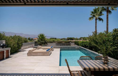 Fivi Villa, with Heated Pool & SeaViews, By ThinkVilla - Foto 4