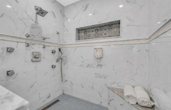 Family Retreat With Autumn Views and Fireplace - Photo 35