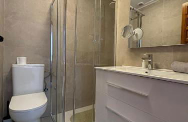 Apartamento con jardín, piscina y parking - Foto 9