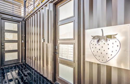 Strawberry Container at EADO Juicebox - Foto 19