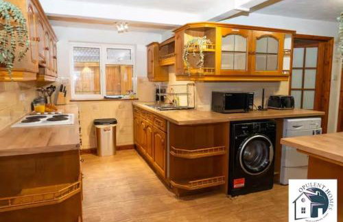 7 Bedroom Home - Contractor Stays - Reading Central - Photo 11