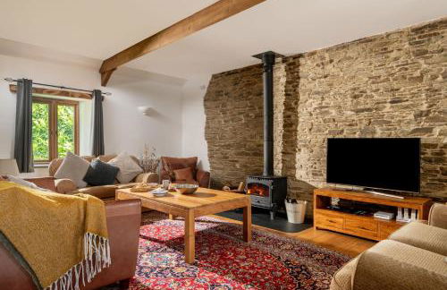 Corn Barn at East Trenean Farm -Luxury Cornish Barn Conversion sleeping 8 with hot tub, private garden, rural views and EV facilities - Foto 19