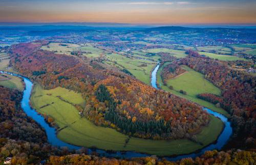 Beautiful 3-Bed Home with Hot Tub in Ross-on-Wye - Photo 32