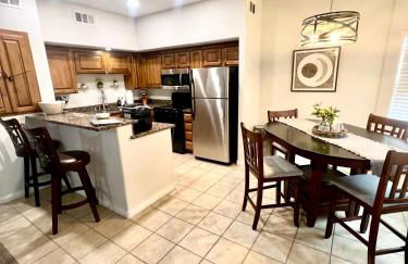 Supreme updated Hawkridge Condo - Foto 17