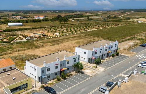 Green Breeze Escape by Lisbeyond - Photo 5