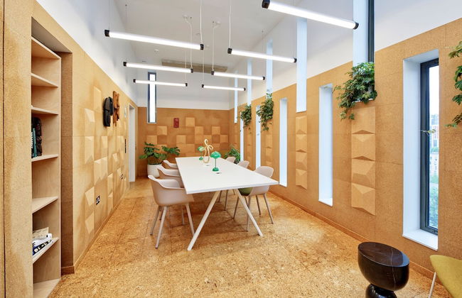 Striking One-bedroom Apartment Vibrant Poplar - Foto 36