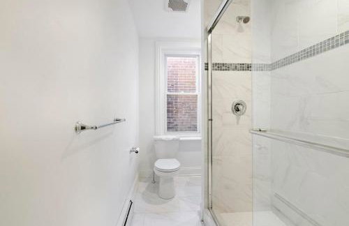 The Serenity Manor - Photo 2