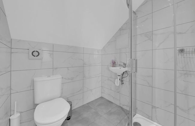 Remarkable Serviced Room West Drayton London UB7 - Photo 12