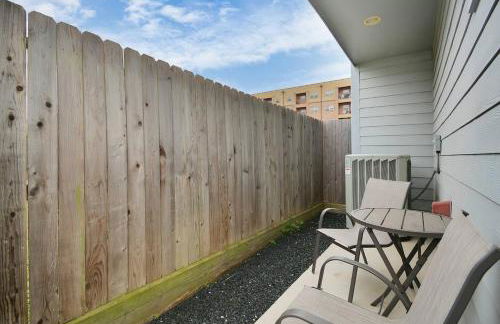 Skyline Views - Sleeps 10 Home Near Downtown - Photo 23