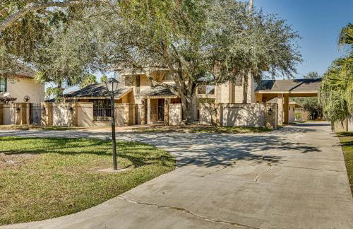 Pool and Game Room Waterfront Harlingen Home - Foto 45