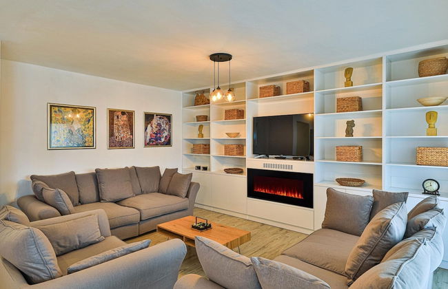 Charming Villa With Outdoor Pool, Bbq, and Sun Deck in Tranquil Kaštela Area - Foto 13