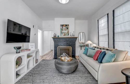 Fourth House - Eclectic and fun 1BR in SPR - Photo 5