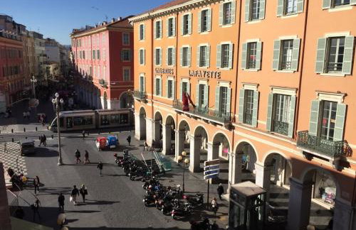 2 Bedrooms Appartement In Central Location on the famous Place Massena Nice - Photo 22