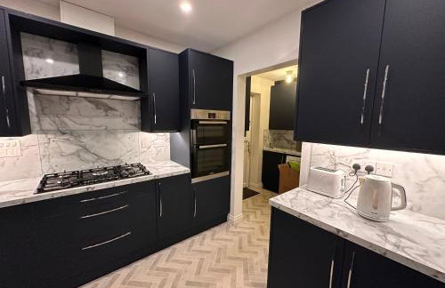 Cosy detached 3-bed, free parking, near Manchester - Foto 24