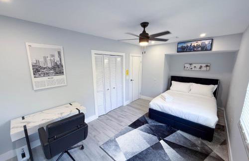 The LuxeLanding MIA- Swimming pool, Oasis Lounge, Mini Golf, BBQ and Hibachi Grill , and Outdoor Games - Photo 27