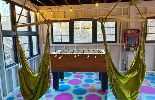 Blueberry Farm Cottage, Hot Tub, Creek, Game Room - Foto 40