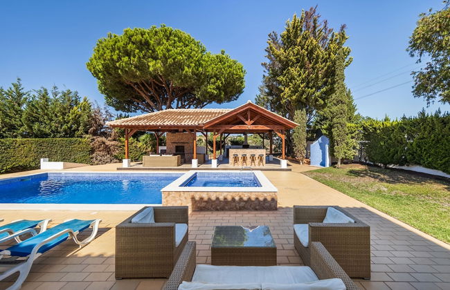 Villa Amendoeira in Olhos de gua - Foto 5