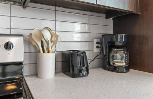 Cozy Hideaway, Rooftop Pool, Gym, Shops nearby - Foto 18