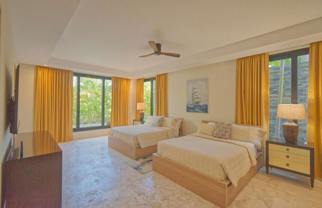 Modern Villa With Full Service Staff Close to Beach and Golf - Photo 13