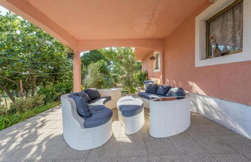 Gorgeous Apartment In Stara Vas - Photo 7