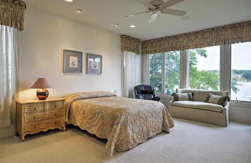 Elegant Riverfront Home with Expansive Views - Foto 7