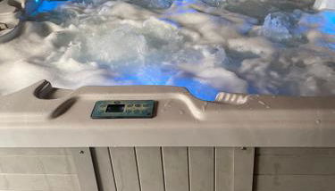 Suite royale avec en options jacuzzi, dîner aux chandelles et petit déjeuner - Photo 2