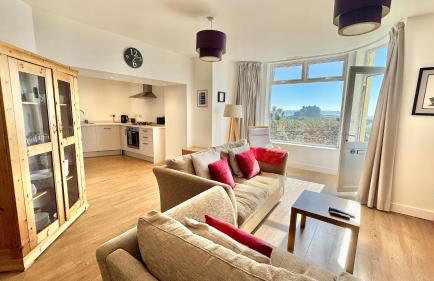 24 CLIFF APARTMENT-3 BED-GROUND FLOOR-SEA VIEWS - Photo 5