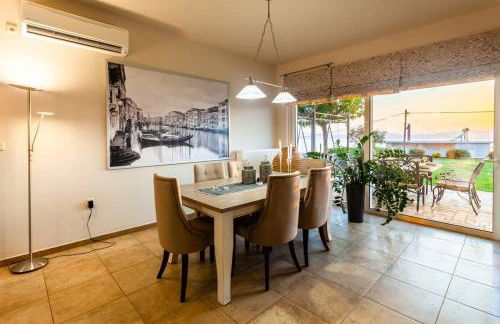 Sunset Paradise - Verga's Utimate Seaview Getaway - Photo 3