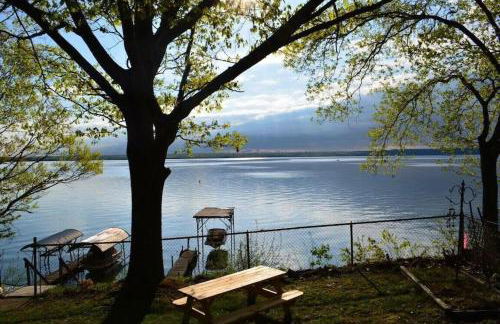 Anthony Beach - Seneca Lakefront Retreat w Covered Dock Lounge Area - Hot Tub & Fire Pit - Pets OK - Foto 1