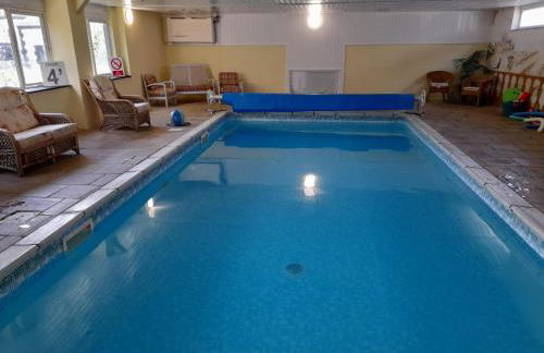 Stable Cottage, Cosy Devon Retreat for Couples or Small Families with Indoor heated Pool, Tennis Court, Direct Access to the Tarka Trail for cycling - Foto 6