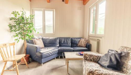 8 beds- surrounded by greenery with parking - Foto 4