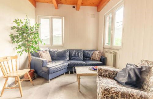 8 beds- surrounded by greenery with parking - Foto 4