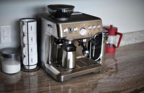 HostWise Stays - The Washington at Chatham - Park Free, Gym, More! - Foto 6