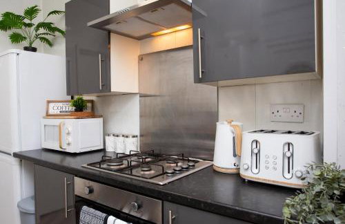 Characterful 2BR Victorian in Prime Jesmond - Fast WiFi & Walk to Station! - Foto 4