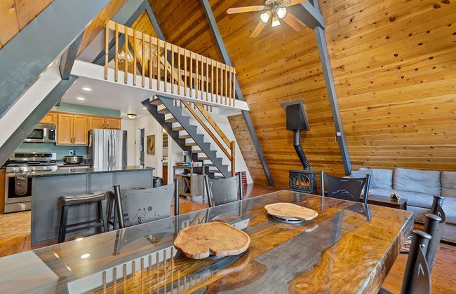 Spacious A-frame Pines Cabin 12 Beds Loft Game Room - Foto 2