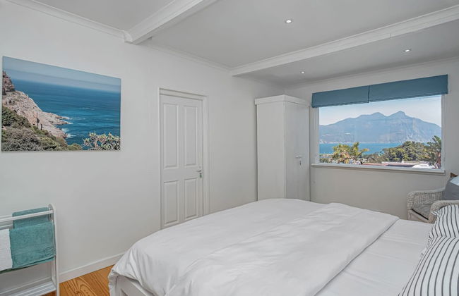 Unwind in Coastal Charm at Villa Santorini - Photo 15