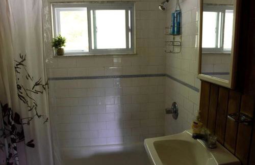 Your Perfect Getaway: Mountain Cabin Retreat with Hot Tub and Fireplace in Lisbon, NH - Foto 13